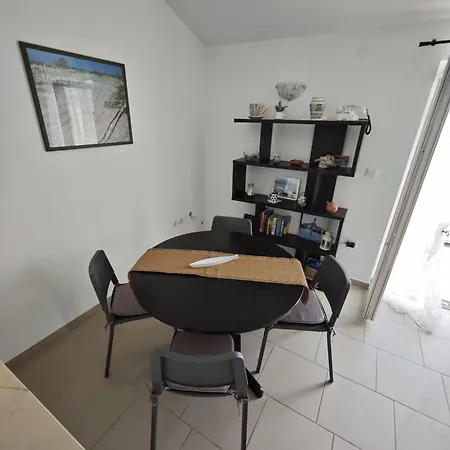 By The Διαμέρισμα