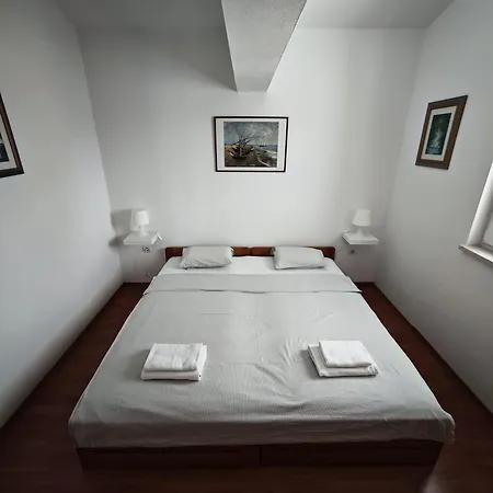 By The Διαμέρισμα *