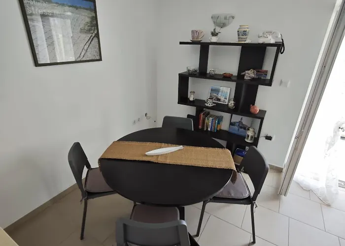 By The Διαμέρισμα